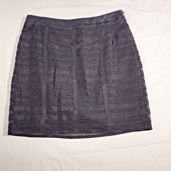 Ann Taylor Black A-Line Skirt with Grid detail. Size 8. #quietluxury #officecorp - Picture 1 of 6